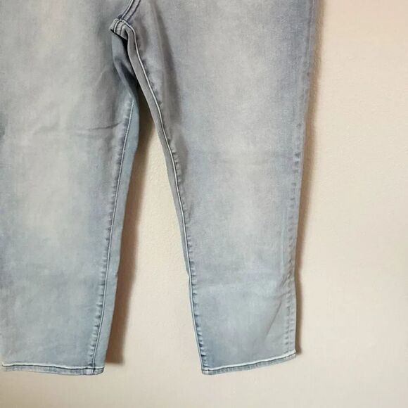 KUT FROM THE KLOTH | Catherine High Rise Crop Straight Leg Light Wash | Size 14 - Picture 4 of 8